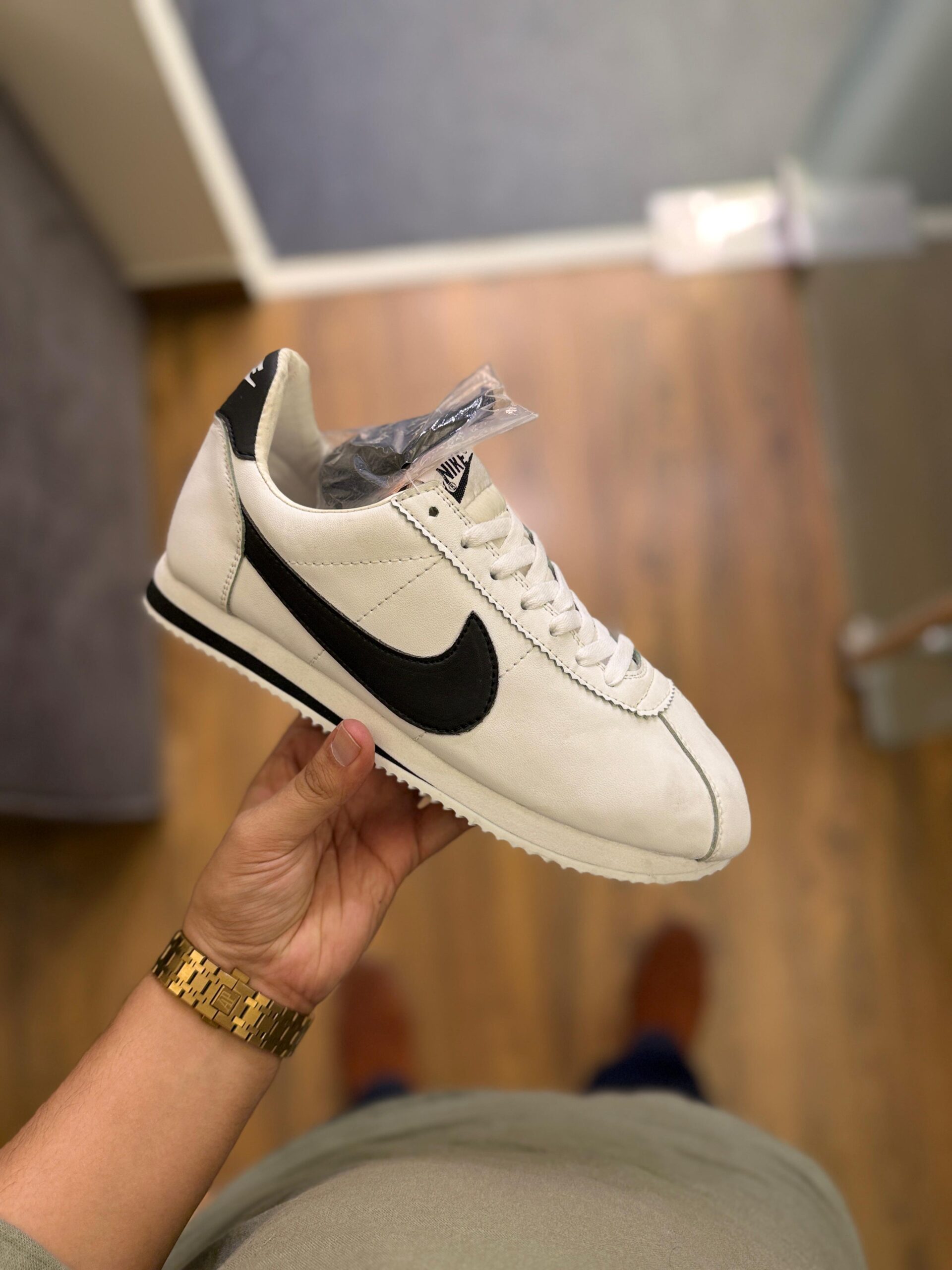 001 Nike Cortez Mens Black White FIRST COPY NIKE CORTEZ WHITE