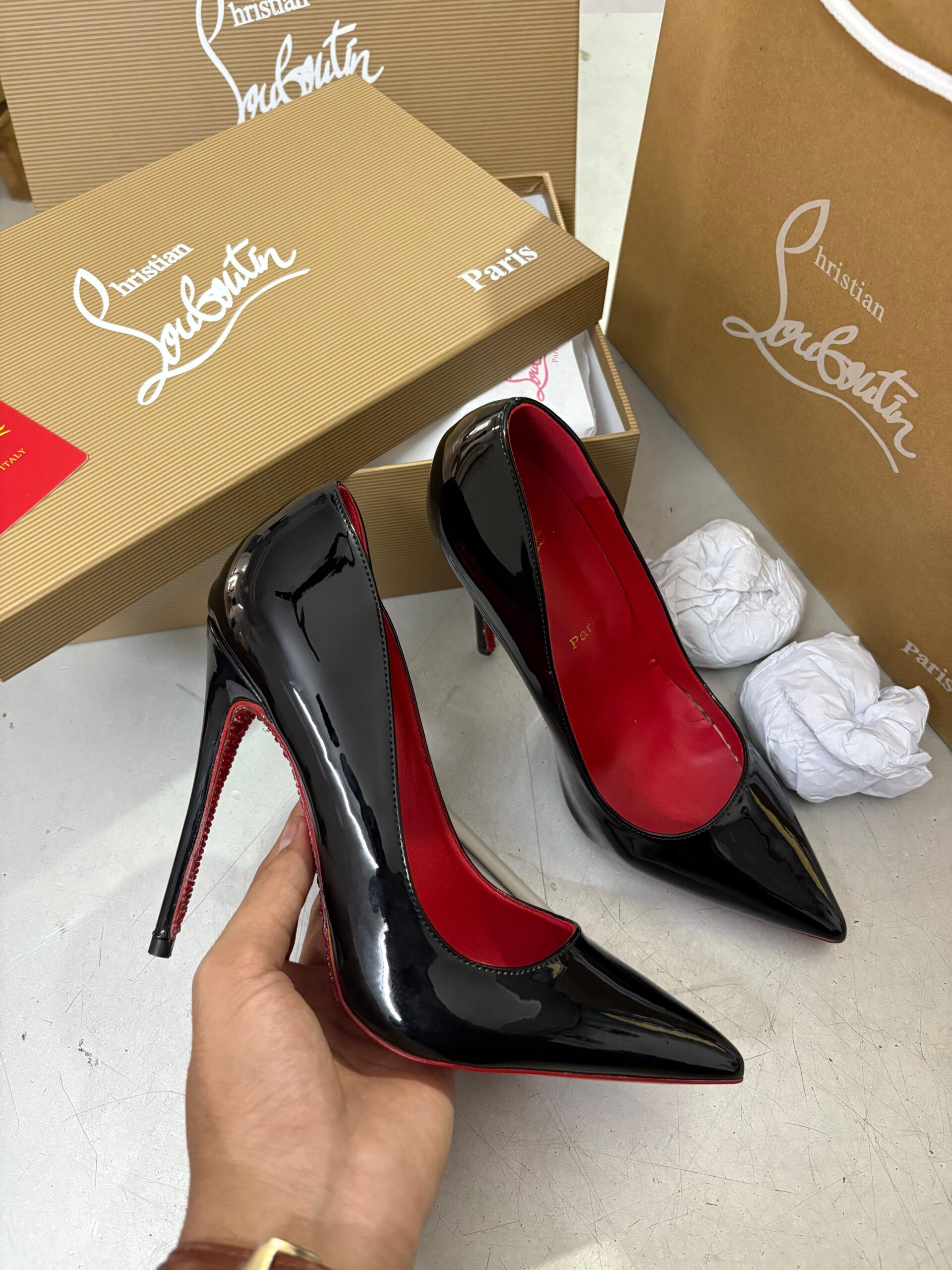 FIRST-COPY-Christian-Louboutin  display picture 1