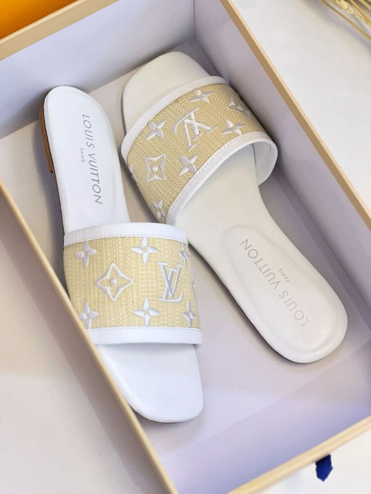 FIRST COPY LOUIS VUITTON SANDAL FOR WOMAN