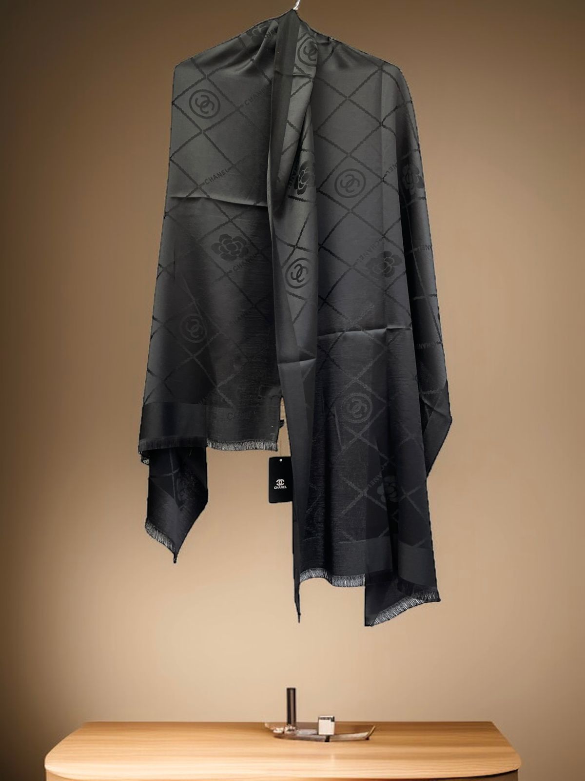 シャネル CHANEL STOLE 100% AUTHENTIC CHANEL BRAND NEW BLACK & WHITE CC LOGO WOOL